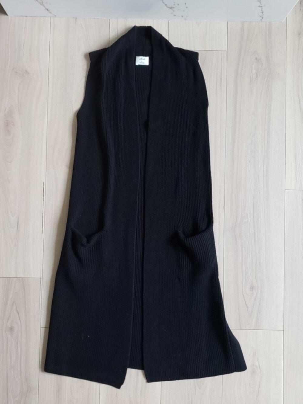 Aritzia Wilfred Merino Wool Vest Womens Small Black Olivie Sleeveless Cardigan
